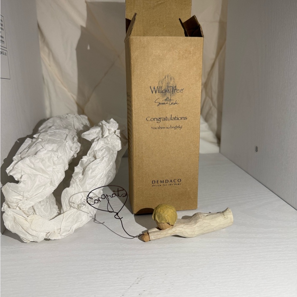 Demdaco Willow Tree 'Congrats' (2005)Figurine in laying position